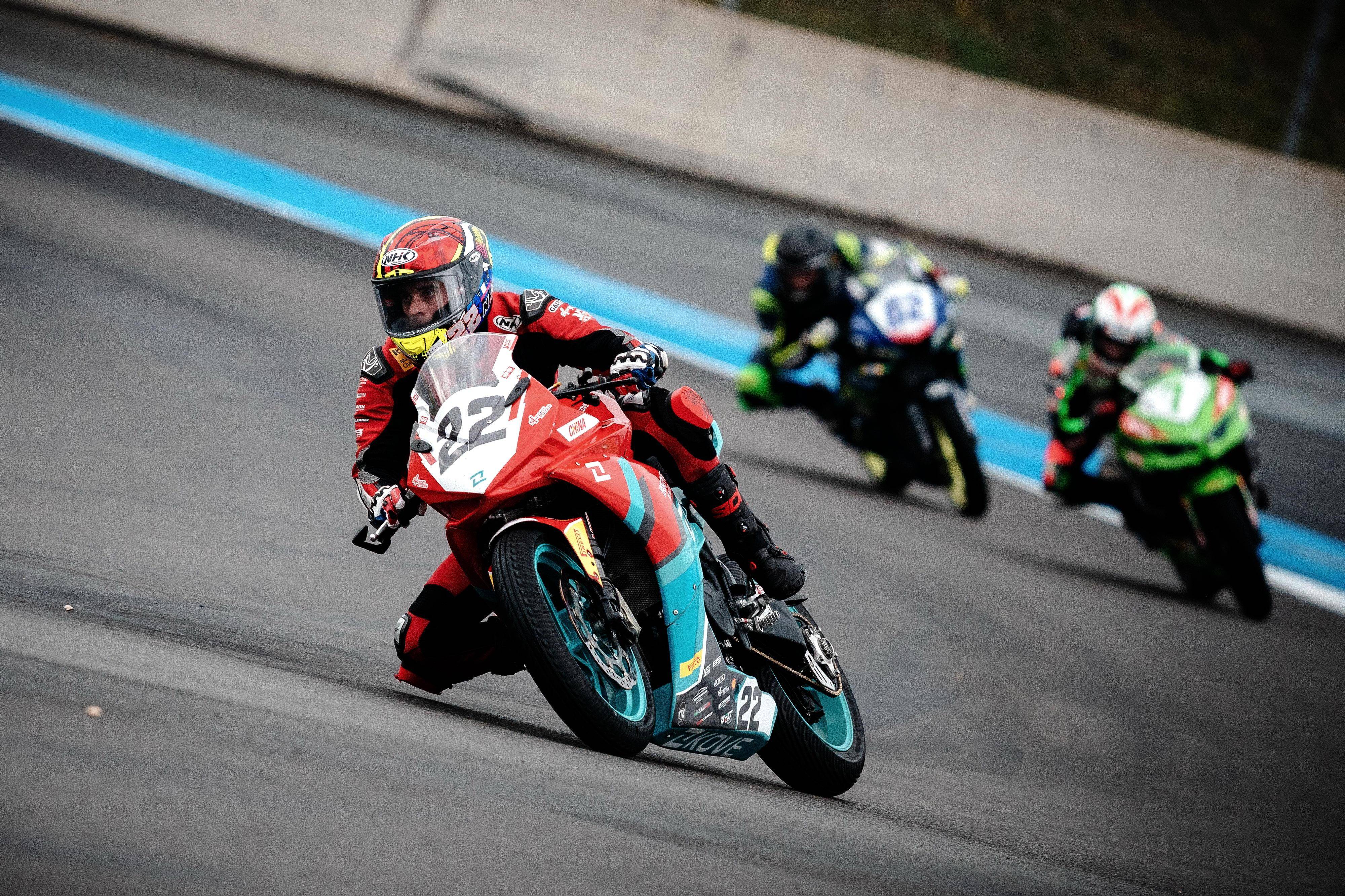 c7娱乐官方网站-包含胜负迎头！赛场上充满激烈比拼，奋力向前的词条