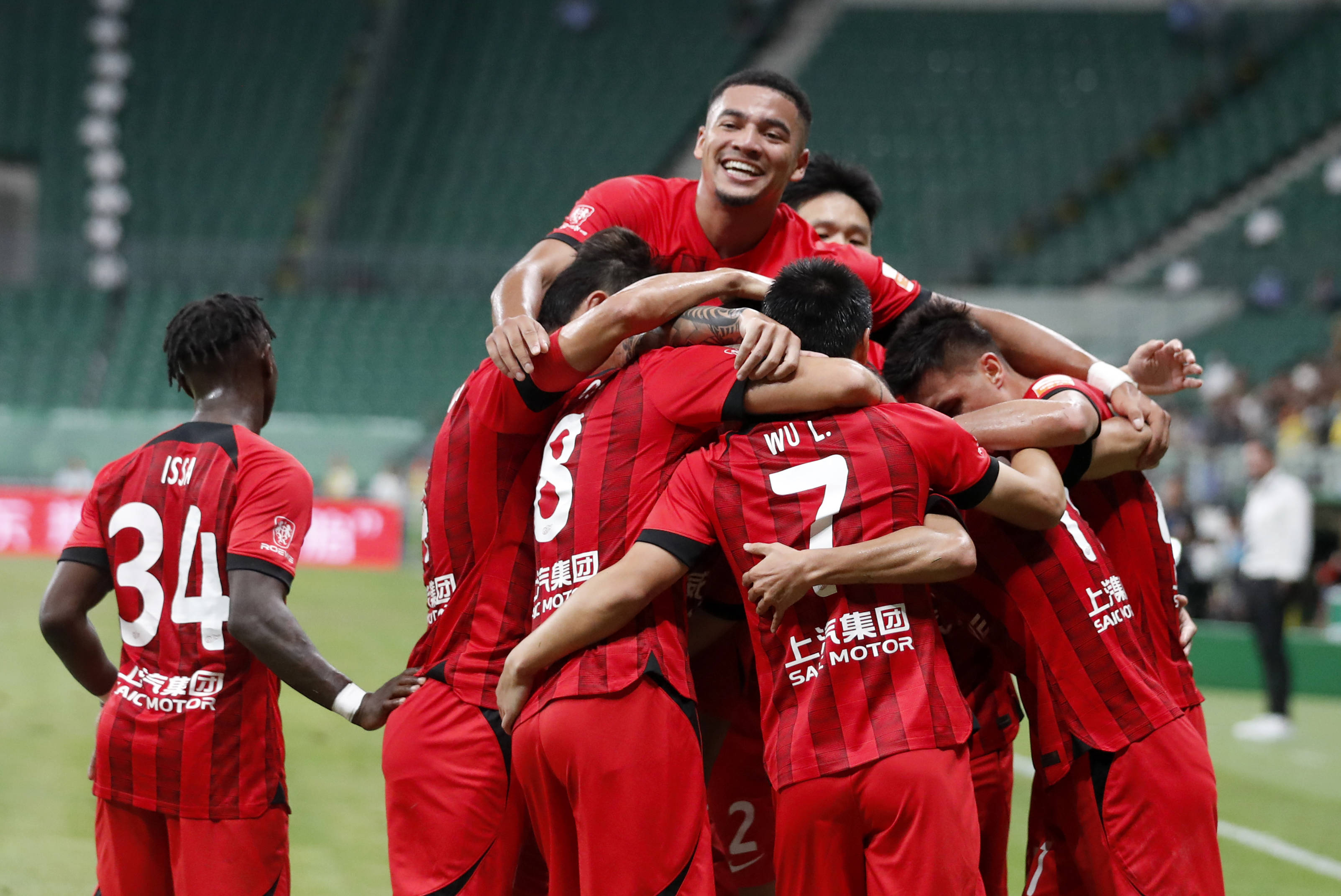 c7娱乐官网-关于中超比赛热点讨论：球员表现受瞩目，引发球迷热议的信息