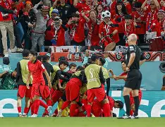 亚洲热门球队在主场击败对手，士气高昂的简单介绍